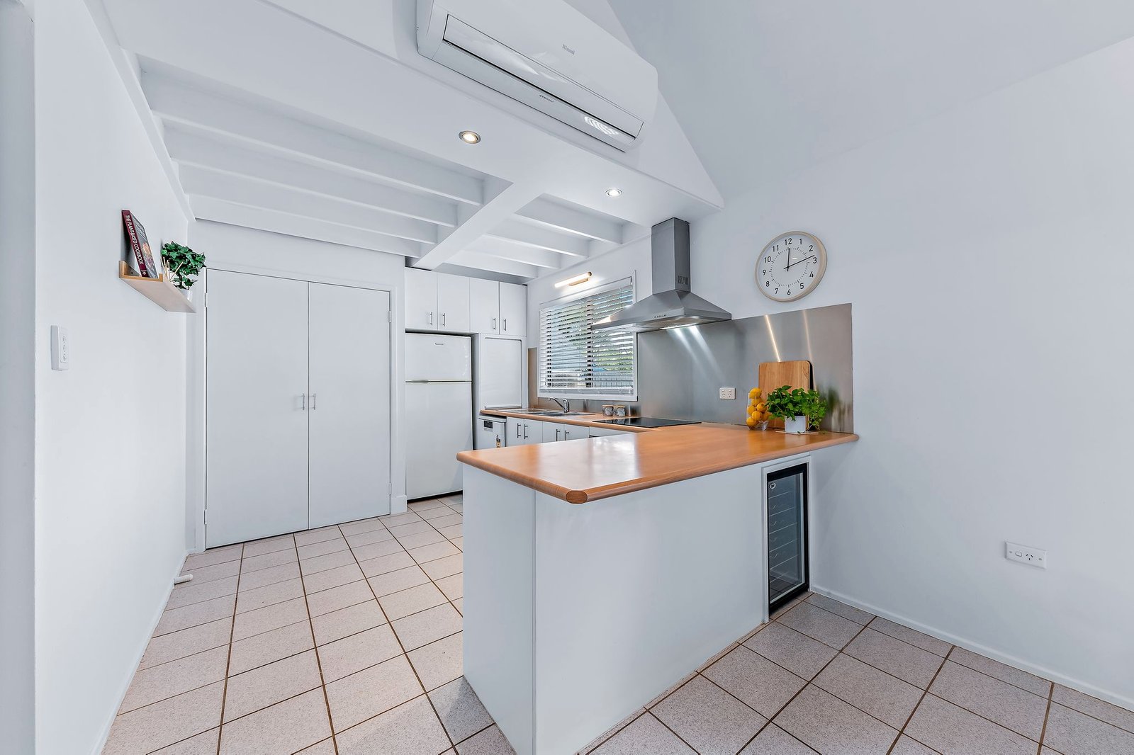 2/4 Border Drive CANNONVALE 4