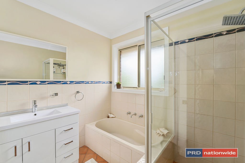 24 Borrowdale Crescent BOAMBEE EAST 10