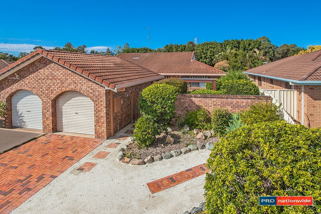 2/4 Bottlewood Court BURLEIGH WATERS 2