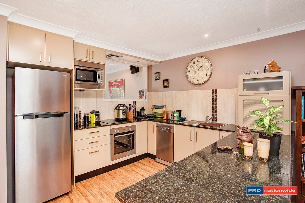 2/4 Bottlewood Court BURLEIGH WATERS 3