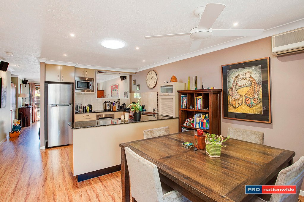 2/4 Bottlewood Court BURLEIGH WATERS 4