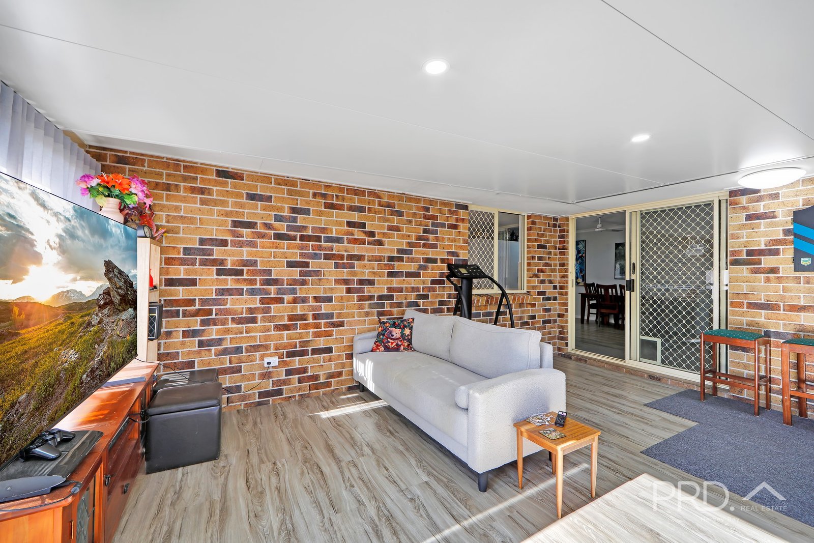 24 Bowerbird Avenue ELI WATERS 16