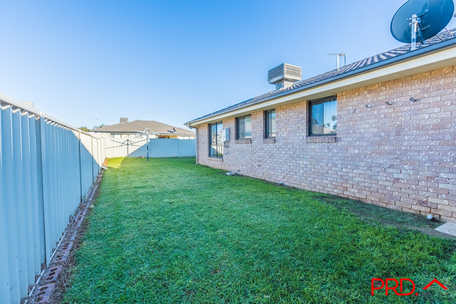 24 Bowman Drive TAMWORTH 18