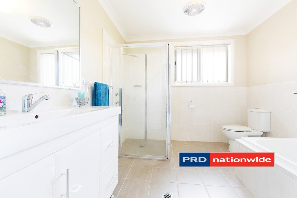 24 Bradley Street ROPES CROSSING 11