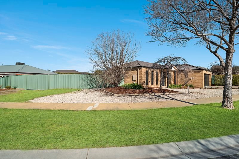 24 Brentwood Boulevard STRATHFIELDSAYE 2