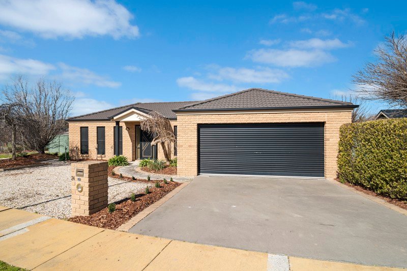 24 Brentwood Boulevard STRATHFIELDSAYE 3