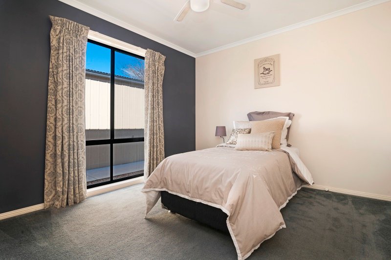 24 Brentwood Boulevard STRATHFIELDSAYE 8