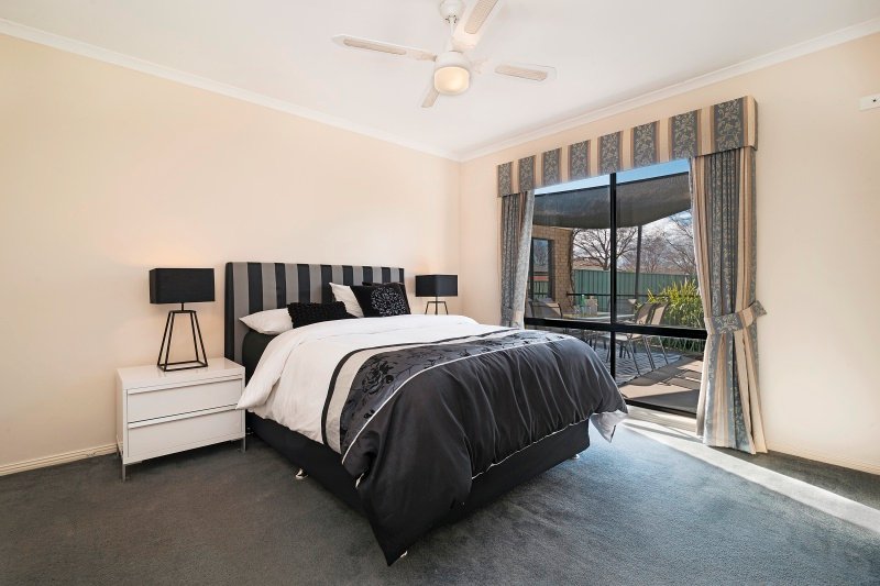 24 Brentwood Boulevard STRATHFIELDSAYE 9