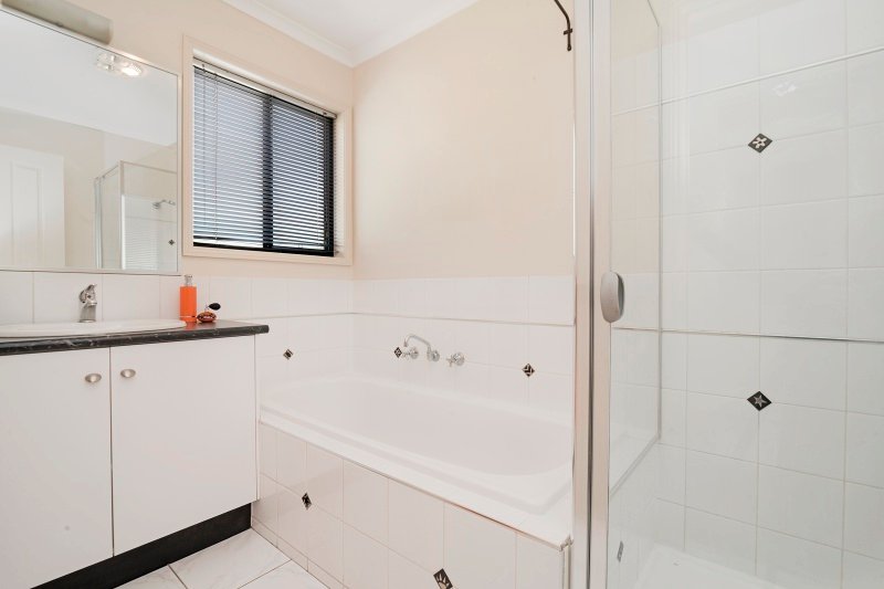 24 Brentwood Boulevard STRATHFIELDSAYE 10