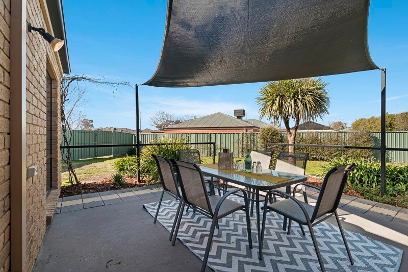 24 Brentwood Boulevard STRATHFIELDSAYE 11