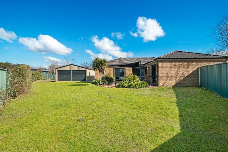 24 Brentwood Boulevard STRATHFIELDSAYE 12