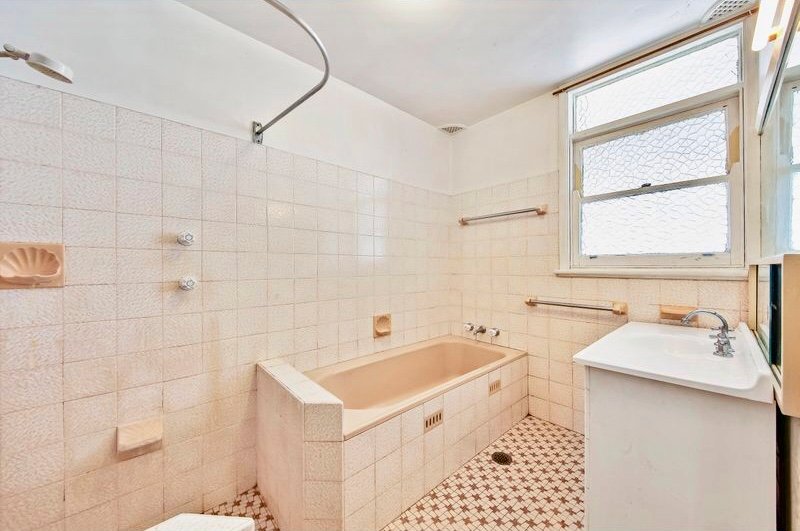 24 Broe Avenue EAST HILLS 5