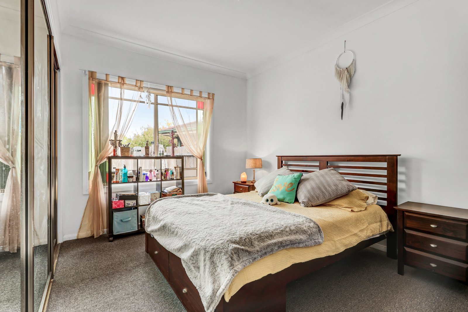 2/4 Brownlee Place ALBION PARK RAIL 4