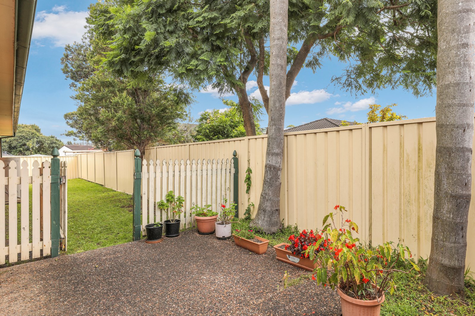 2/4 Brownlee Place ALBION PARK RAIL 6