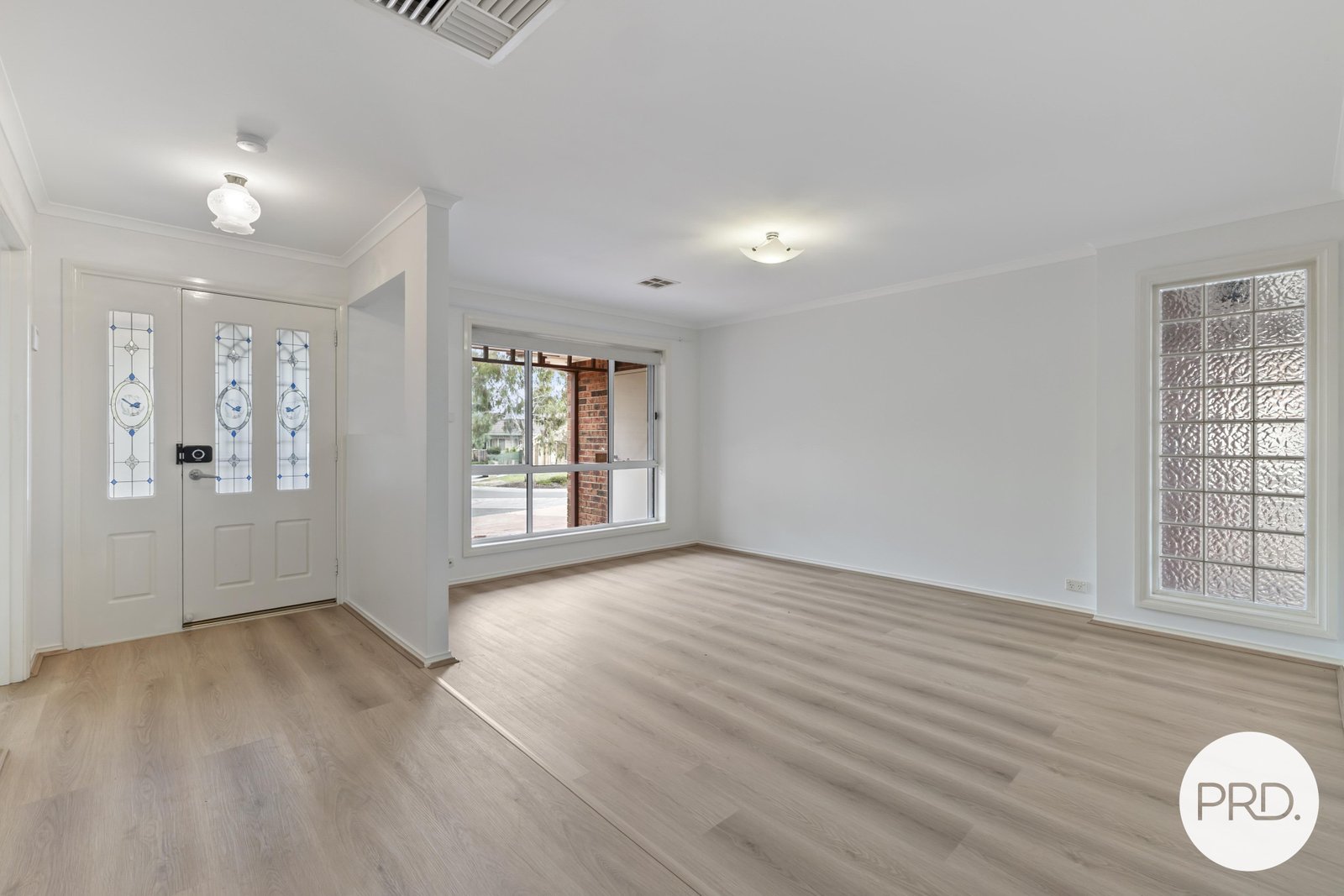 24 Buckmaster Crescent DUNLOP 2