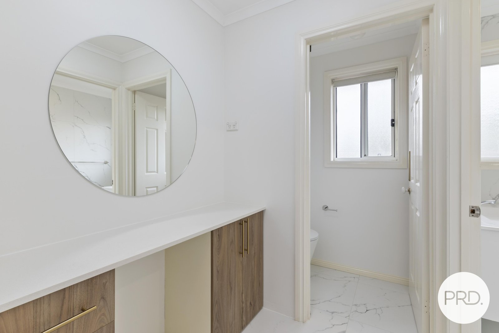 24 Buckmaster Crescent DUNLOP 11