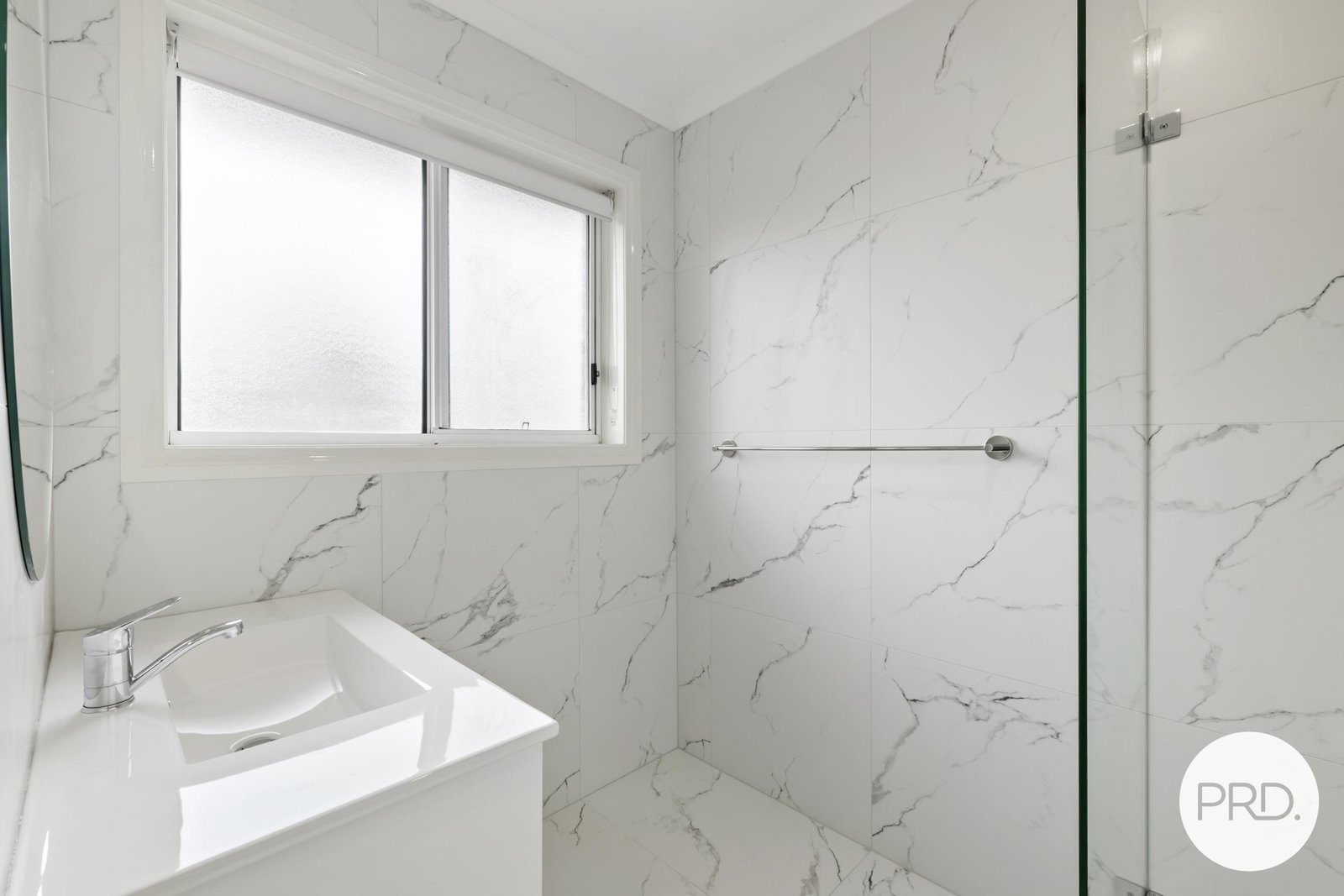 24 Buckmaster Crescent DUNLOP 12