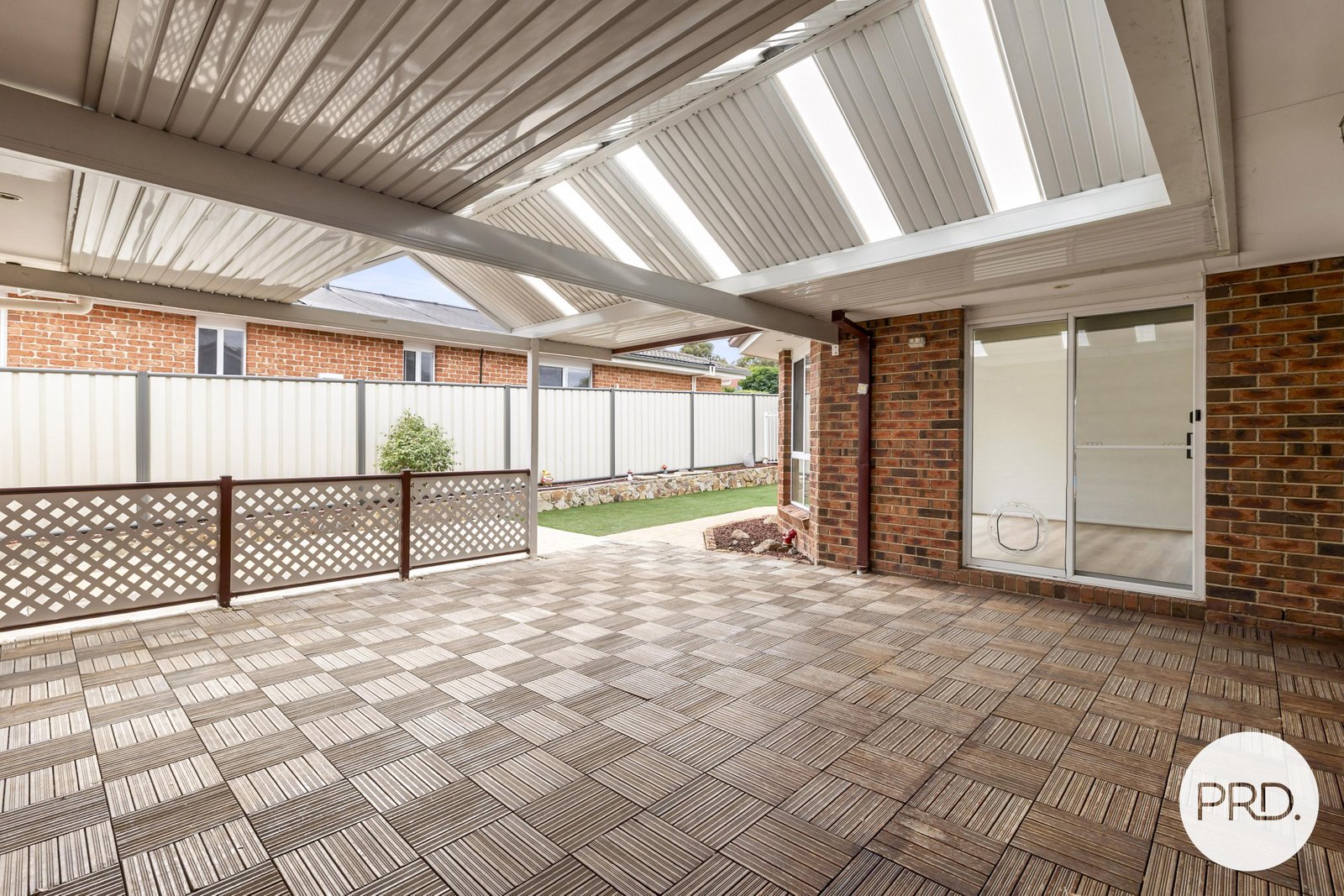 24 Buckmaster Crescent DUNLOP 15