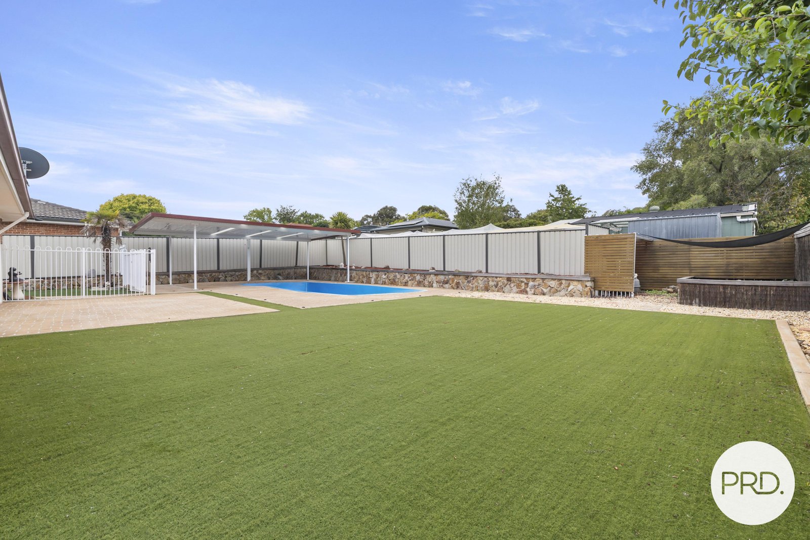 24 Buckmaster Crescent DUNLOP 17