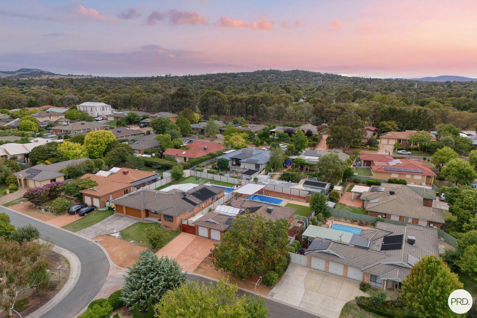 24 Buckmaster Crescent DUNLOP 18