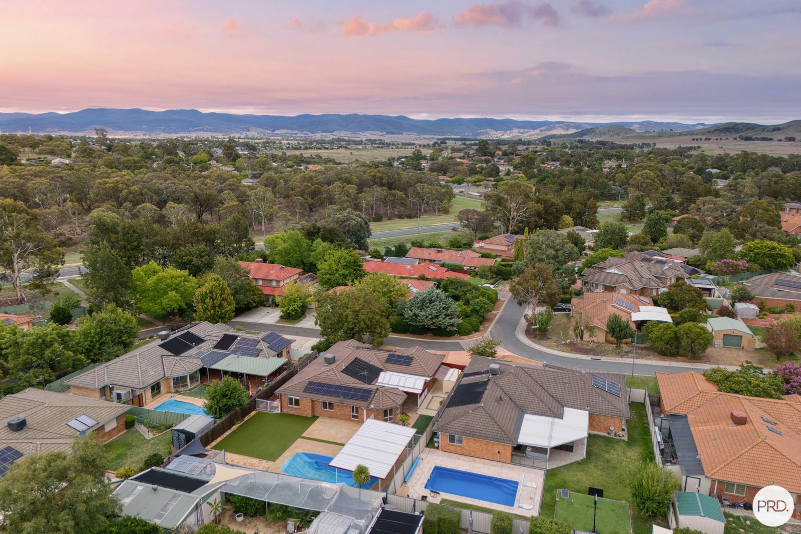 24 Buckmaster Crescent DUNLOP 19