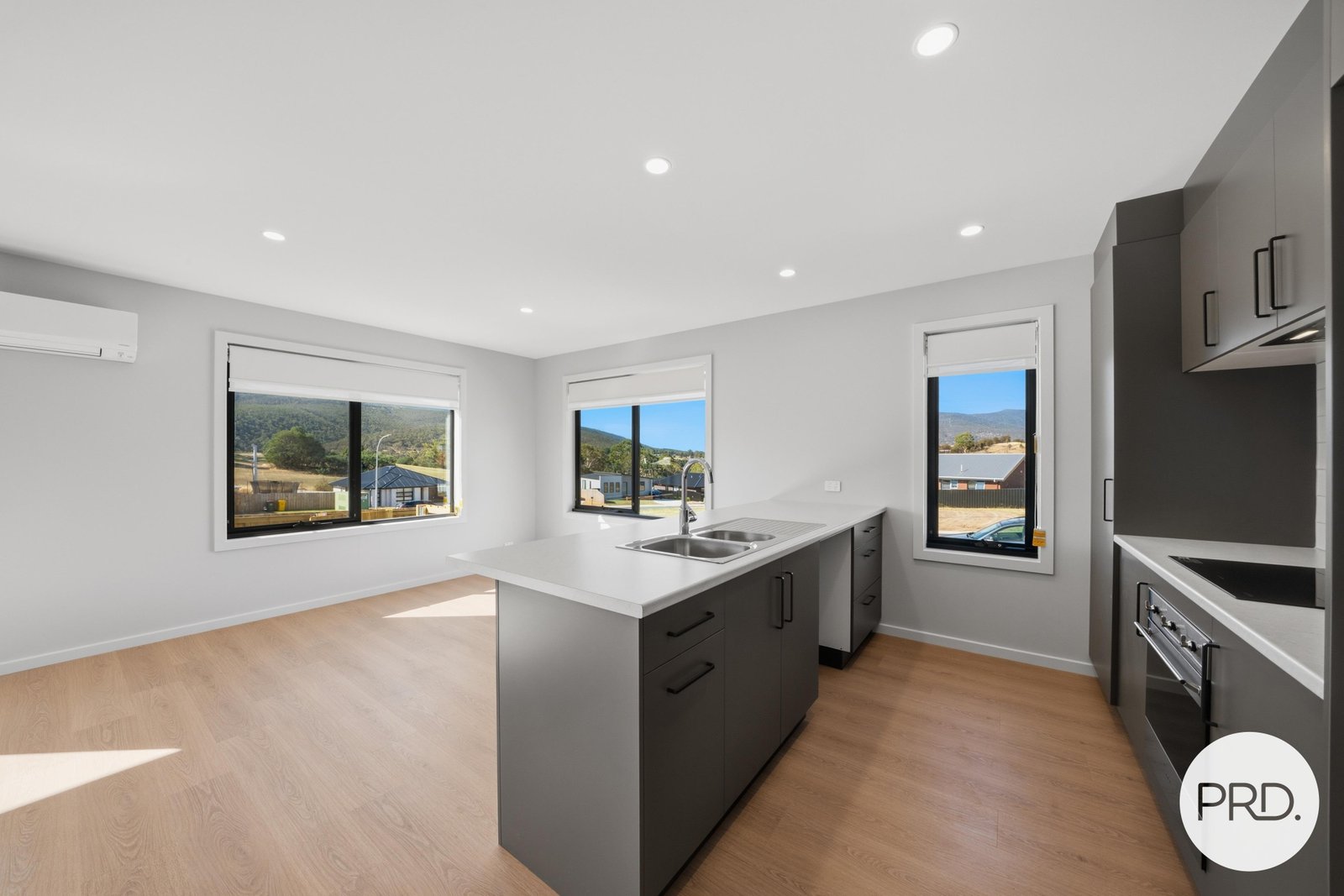 2/4 Buddon Road NEW NORFOLK 5