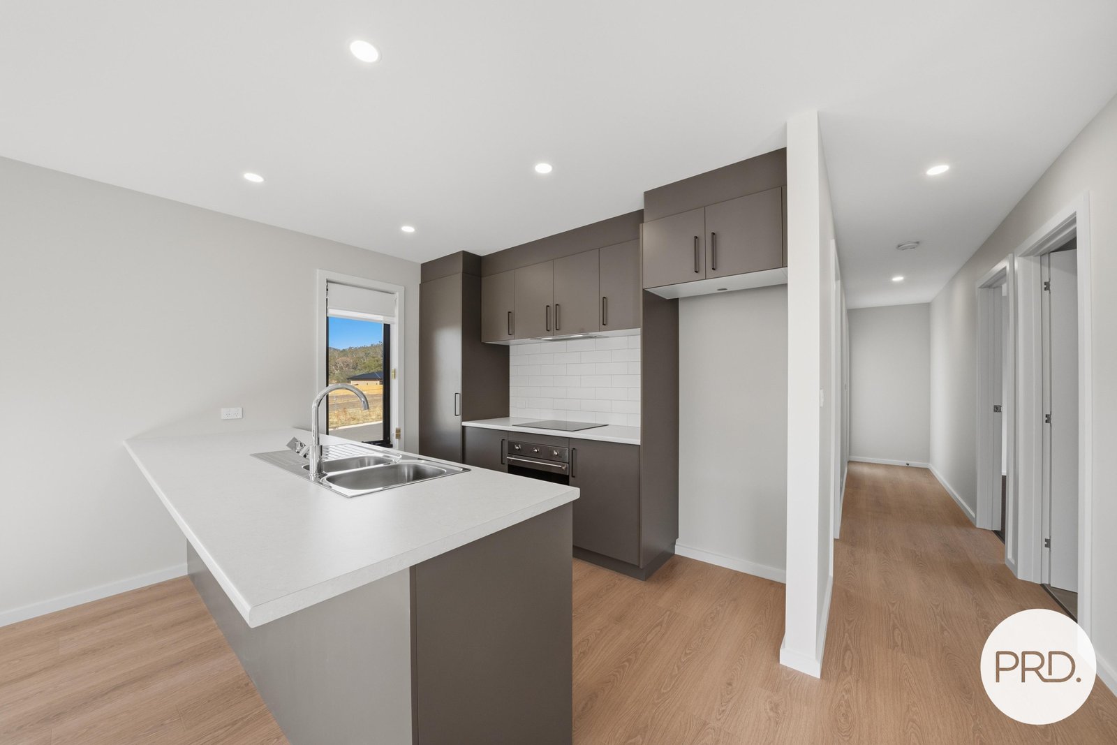 2/4 Buddon Road NEW NORFOLK 8