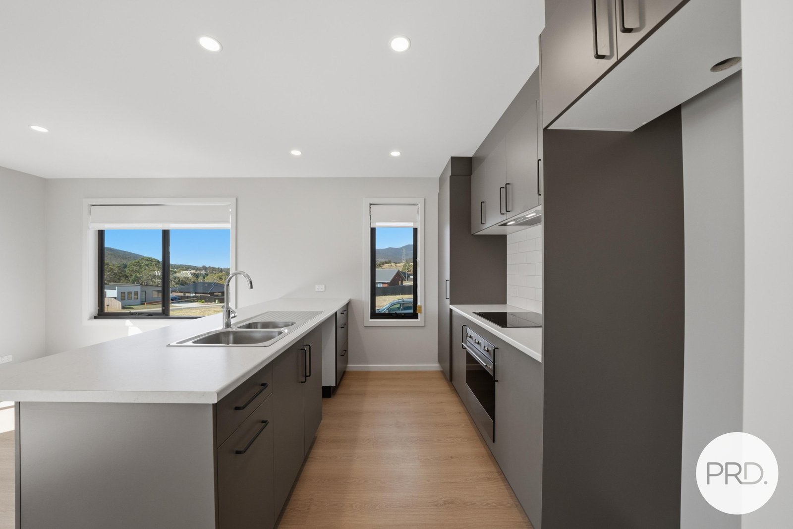 2/4 Buddon Road NEW NORFOLK 9