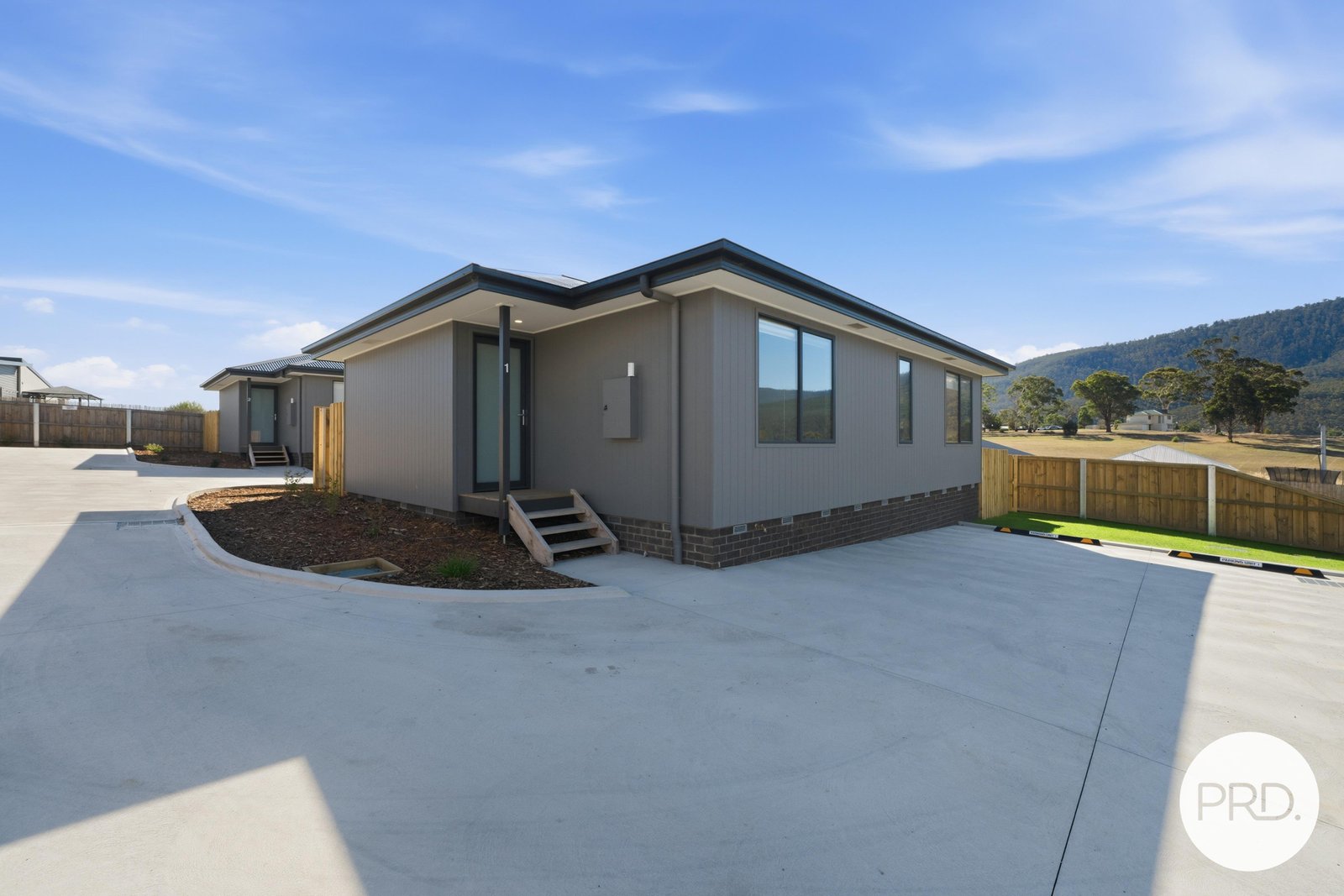 2/4 Buddon Road NEW NORFOLK 18