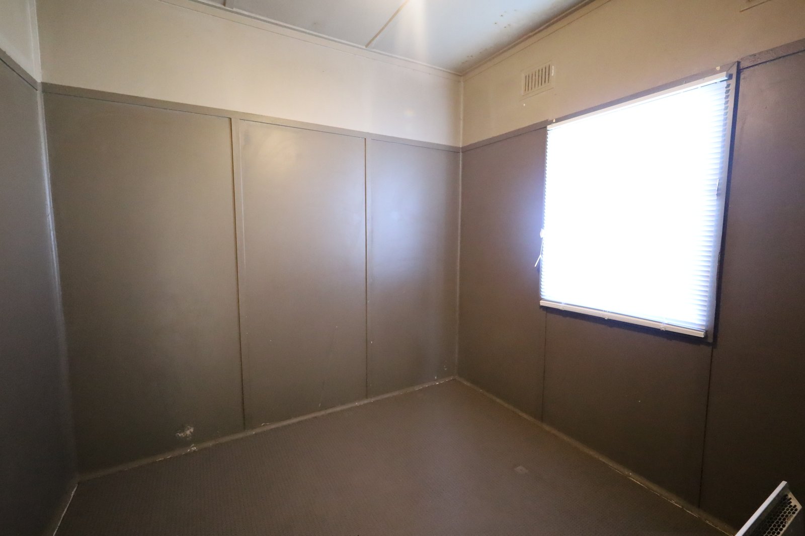 24 Buna Street ORANGE 4