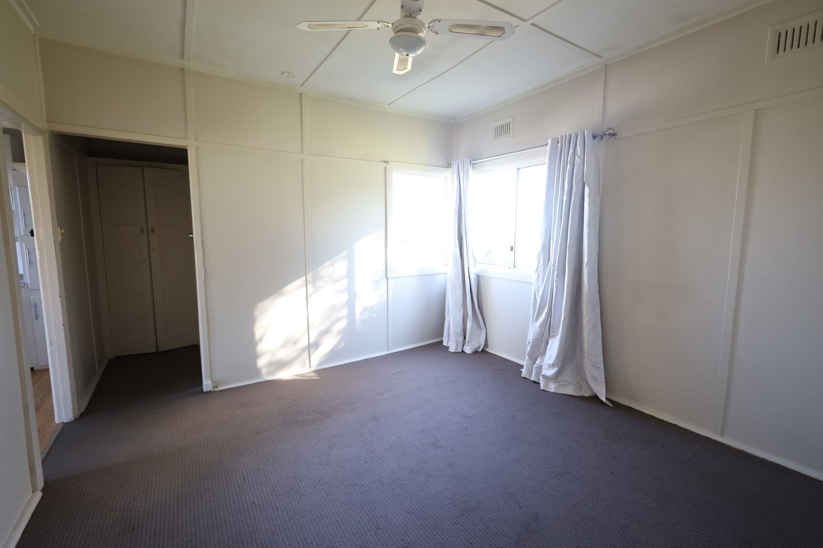 24 Buna Street ORANGE 5