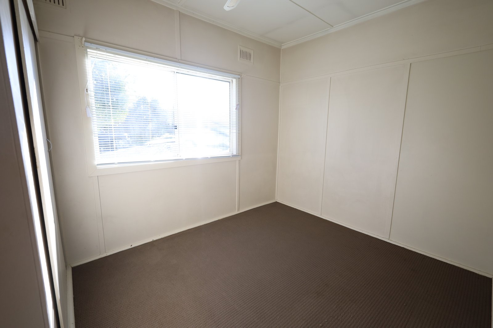 24 Buna Street ORANGE 6