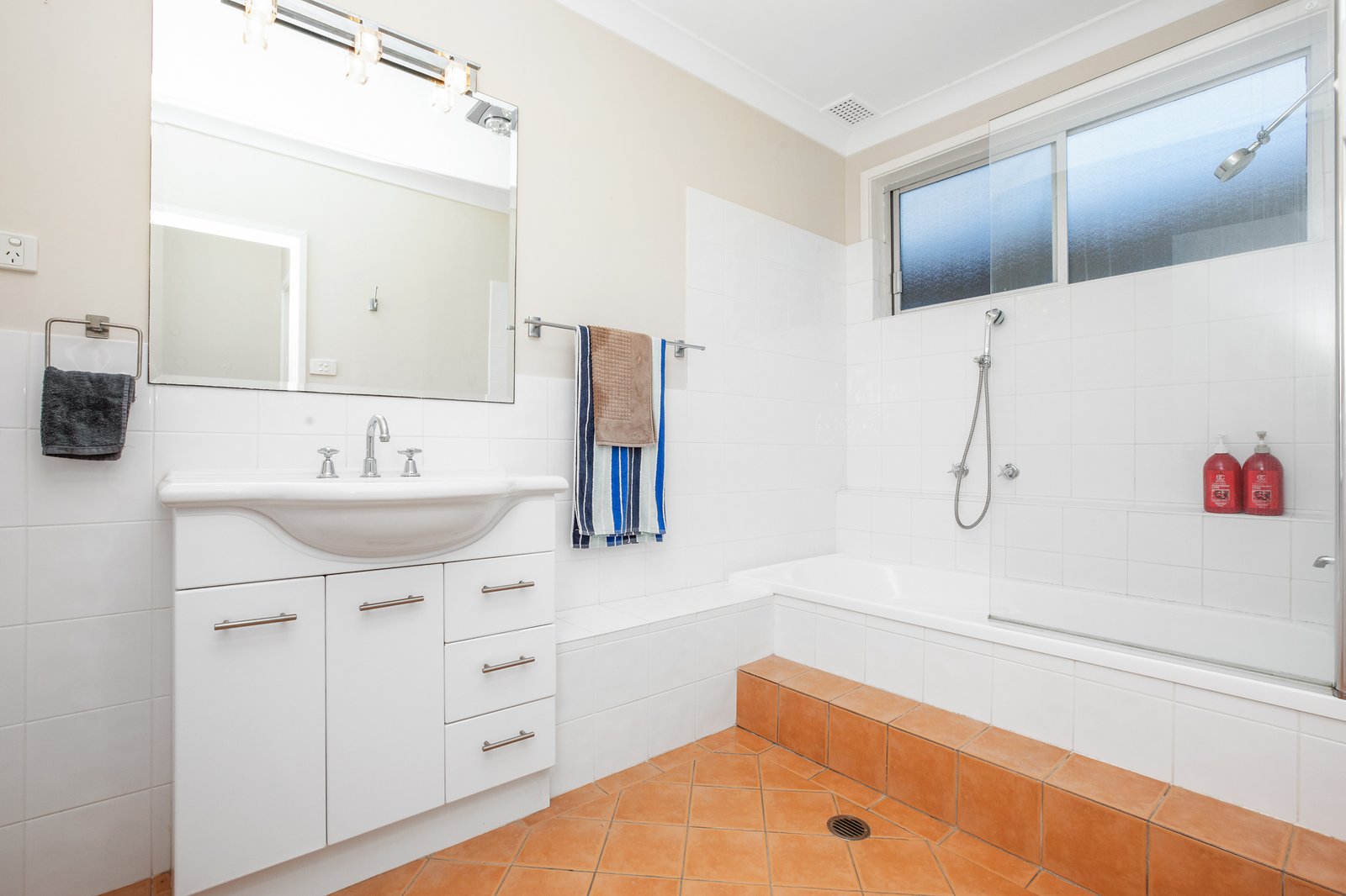 24 Byng Street TENAMBIT 18