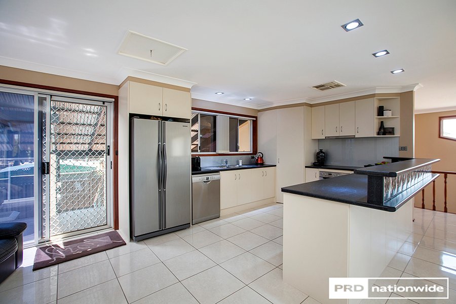 24 Caloola Street TAMWORTH 5