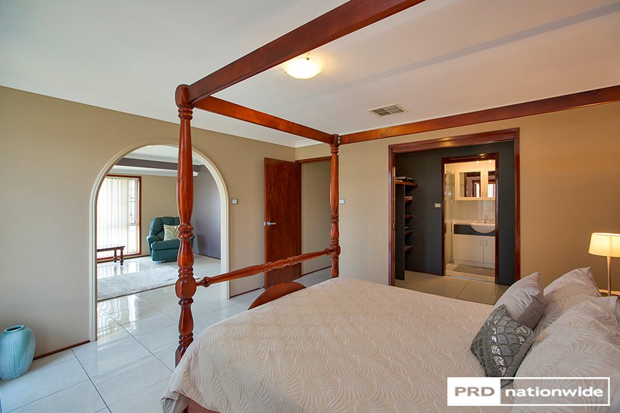 24 Caloola Street TAMWORTH 8