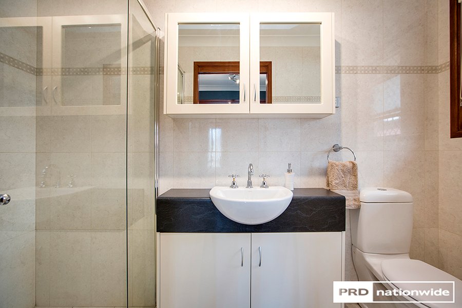 24 Caloola Street TAMWORTH 9