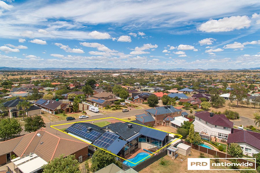 24 Caloola Street TAMWORTH 21