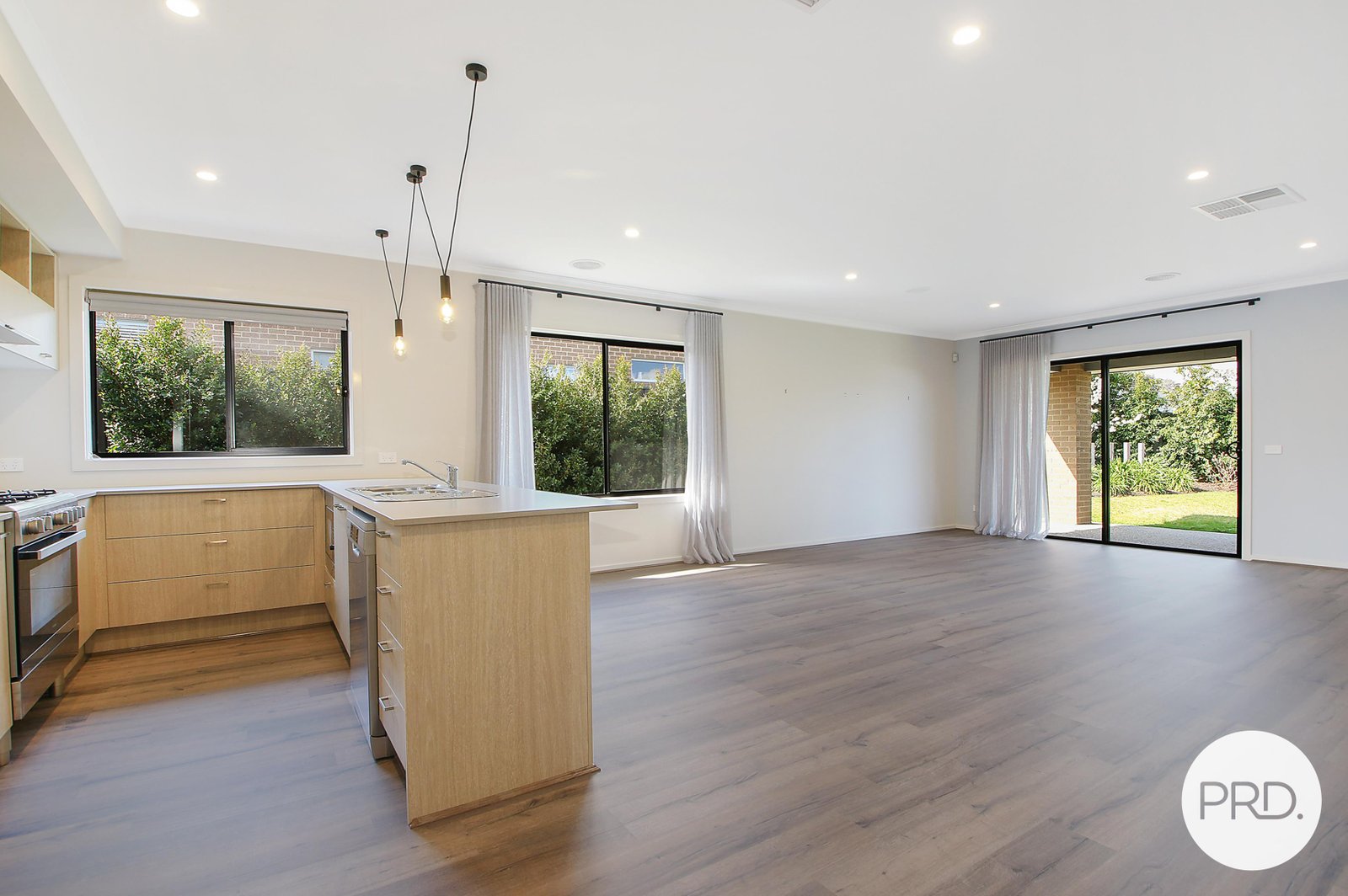 24 Canon Street LENEVA 4