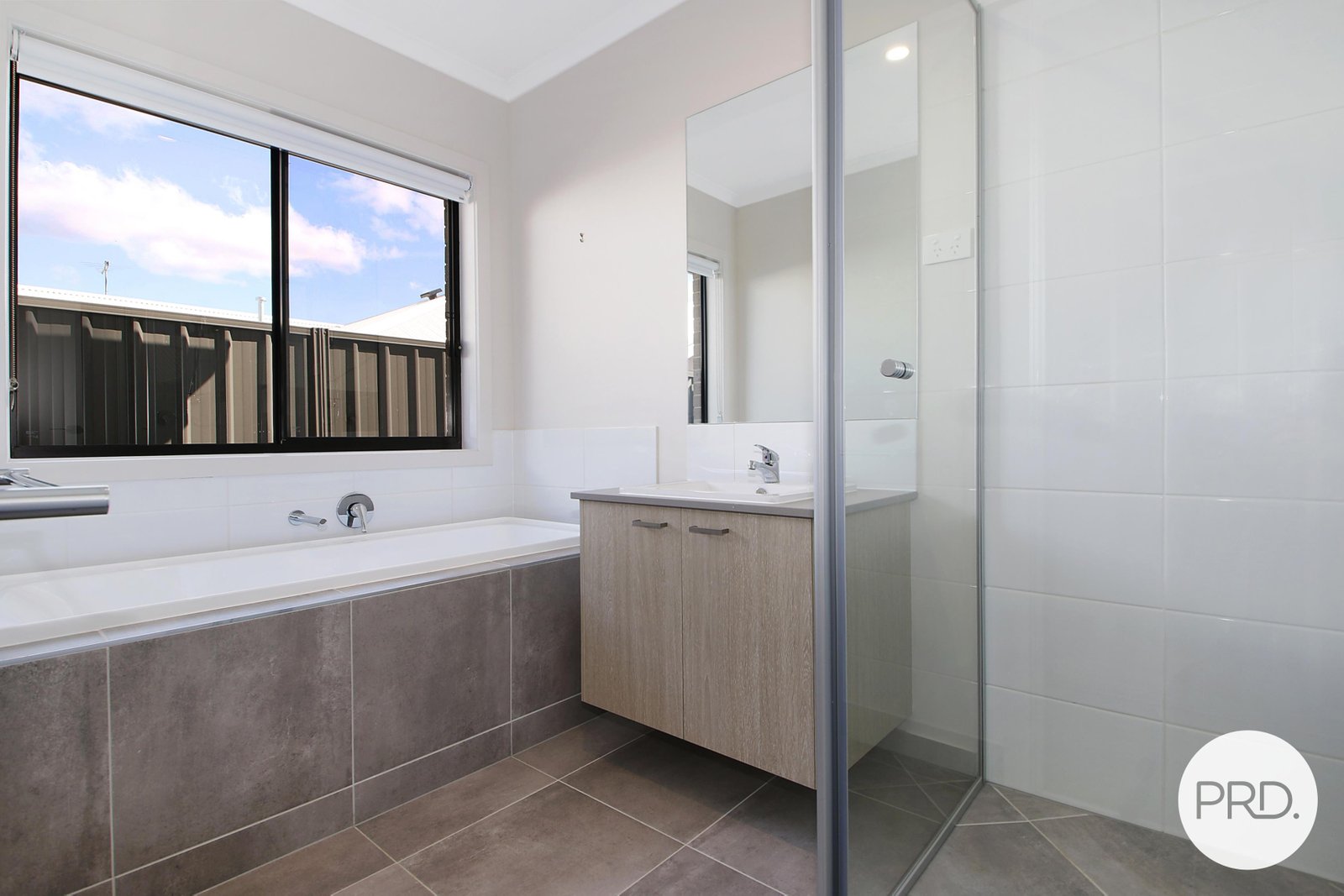 24 Canon Street LENEVA 7