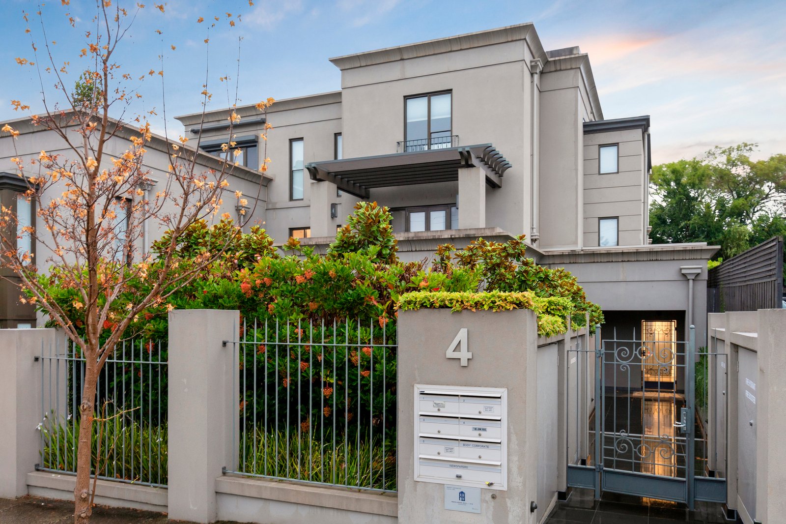 2/4 Carnarvon Road, Caulfield North, 3161