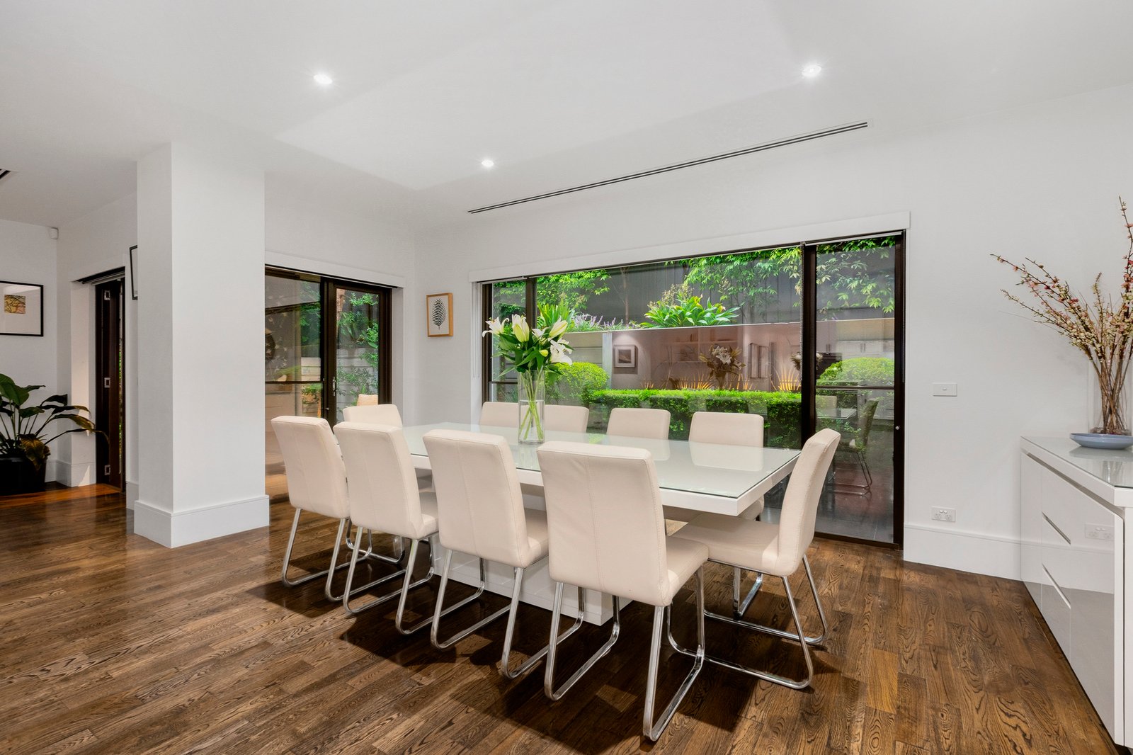 2/4 Carnarvon Road, Caulfield North, 3161