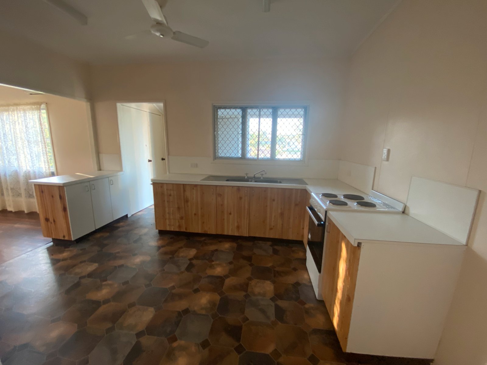24 Centenary Drive BOYNE ISLAND 3