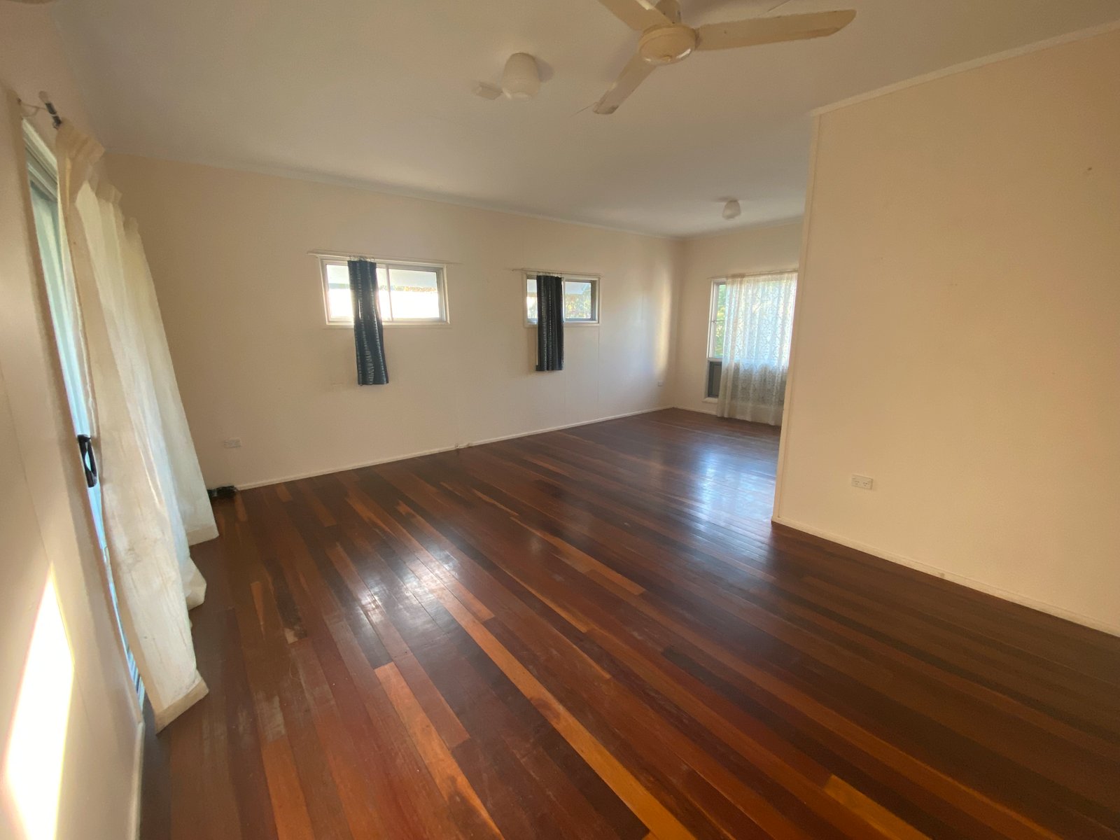 24 Centenary Drive BOYNE ISLAND 5