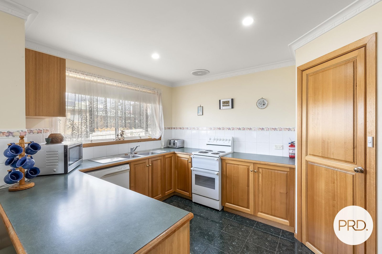 2/4 Chablis Court BERRIEDALE 12