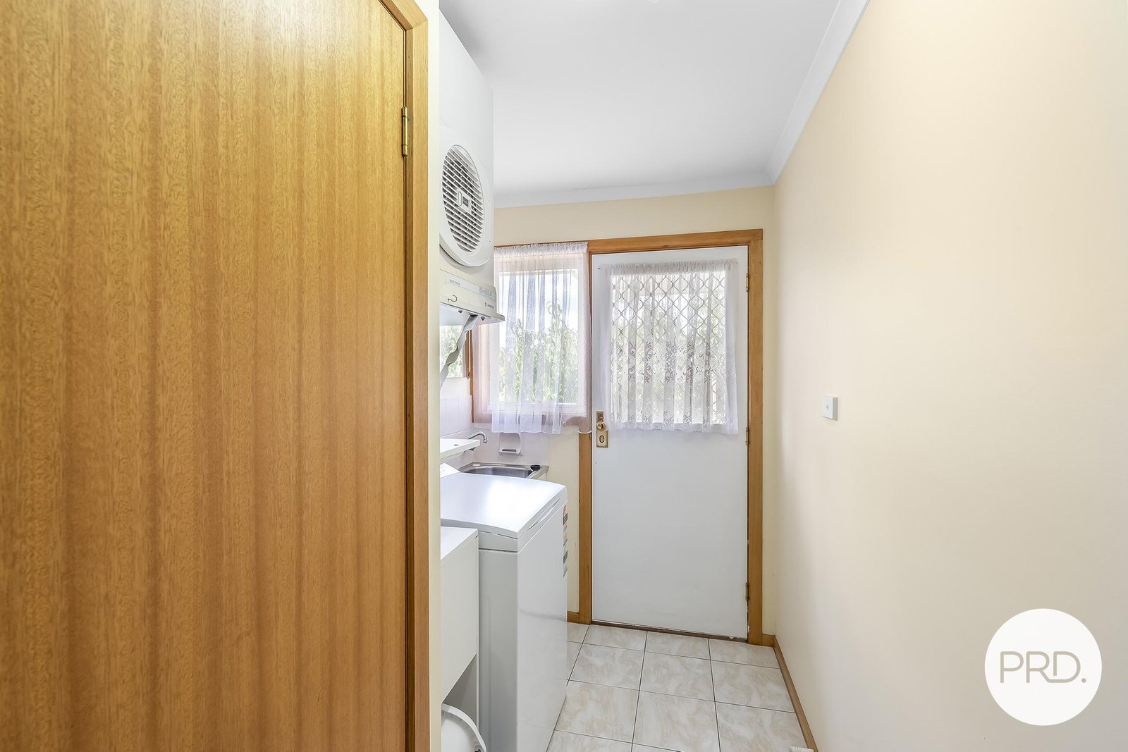 2/4 Chablis Court BERRIEDALE 21