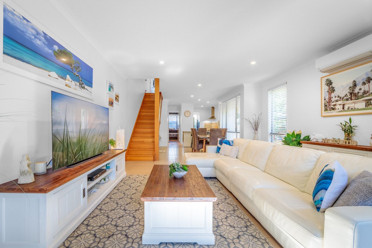 2/4 Christine Avenue Burleigh Heads 2