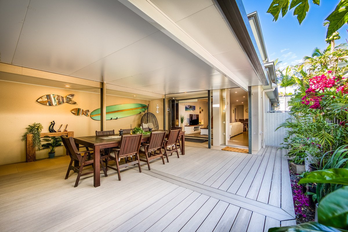 2/4 Christine Avenue Burleigh Heads 3