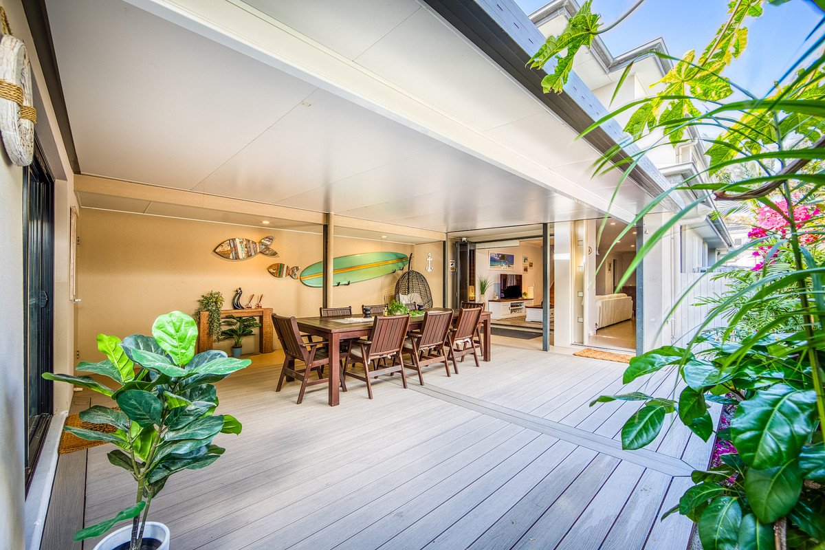 2/4 Christine Avenue Burleigh Heads 5