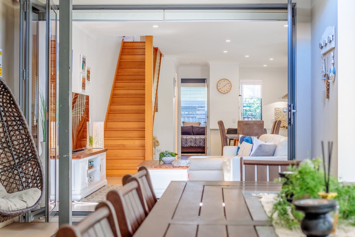 2/4 Christine Avenue Burleigh Heads 6