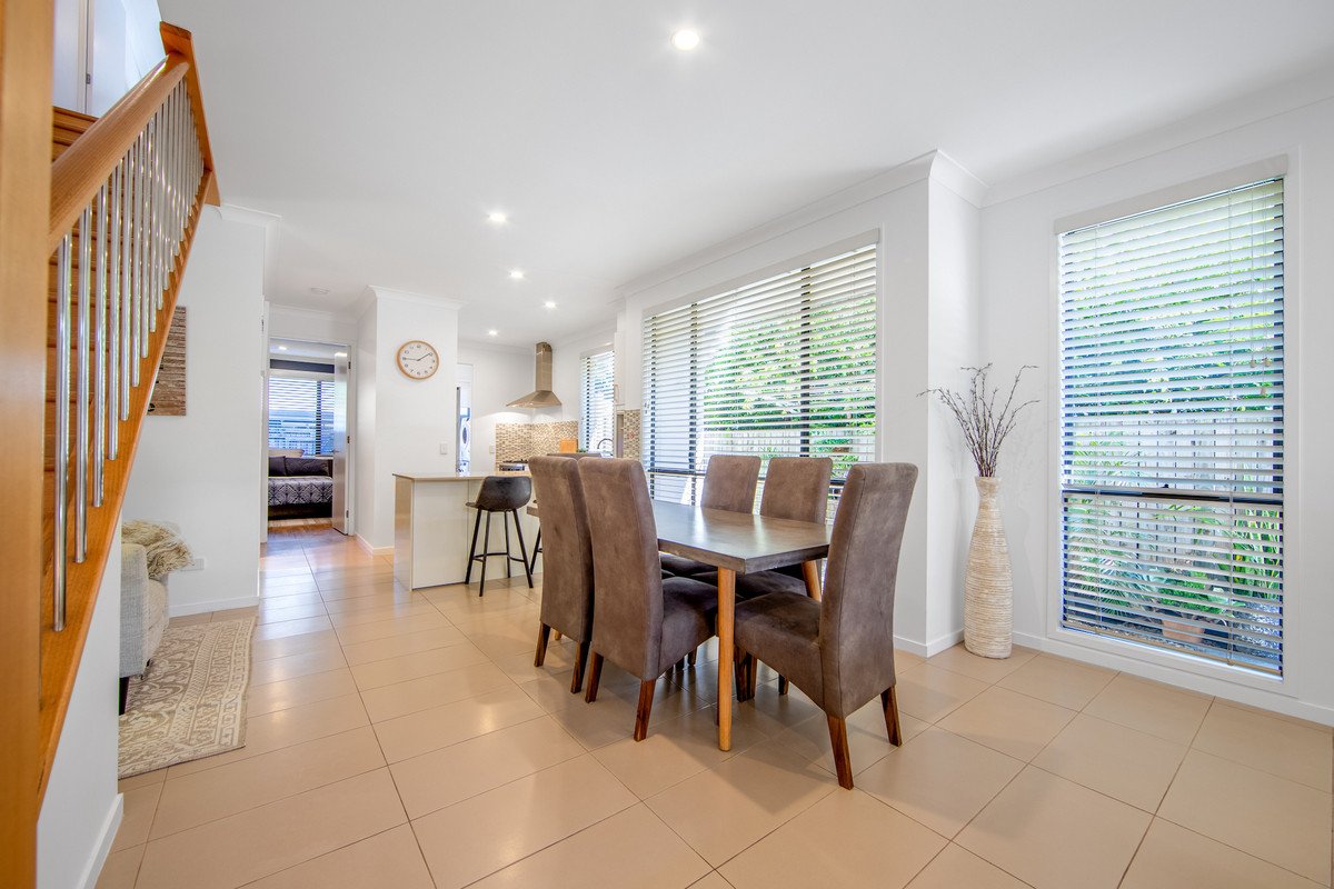 2/4 Christine Avenue Burleigh Heads 7